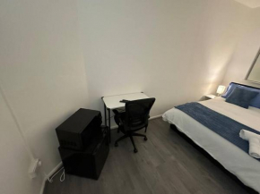 Small cozy private bedroom zone1
